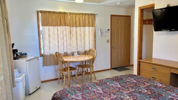 1 bedroom, desk, free WiFi, bed sheets
