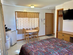 1 quarto, escrivaninha, Wi-Fi de cortesia, roupa de cama