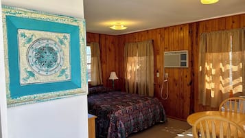 1 bedroom, desk, free WiFi, bed sheets