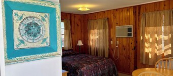 Pool View Queen Bed.