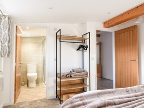 2 habitaciones, decoración personalizada y muebles diferentes 