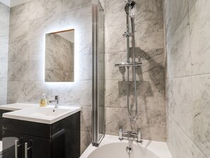 Shower, hair dryer - The Stables @ Merrydown (Axminster)