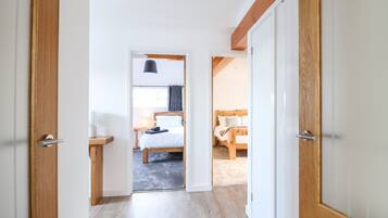 2 bedrooms, individually decorated, individually furnished, free WiFi
