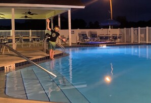 室外游泳池，恒温泳池