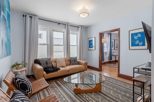 9 BR/14 Beds+Game room+Central Location