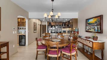 Apartment | Dining