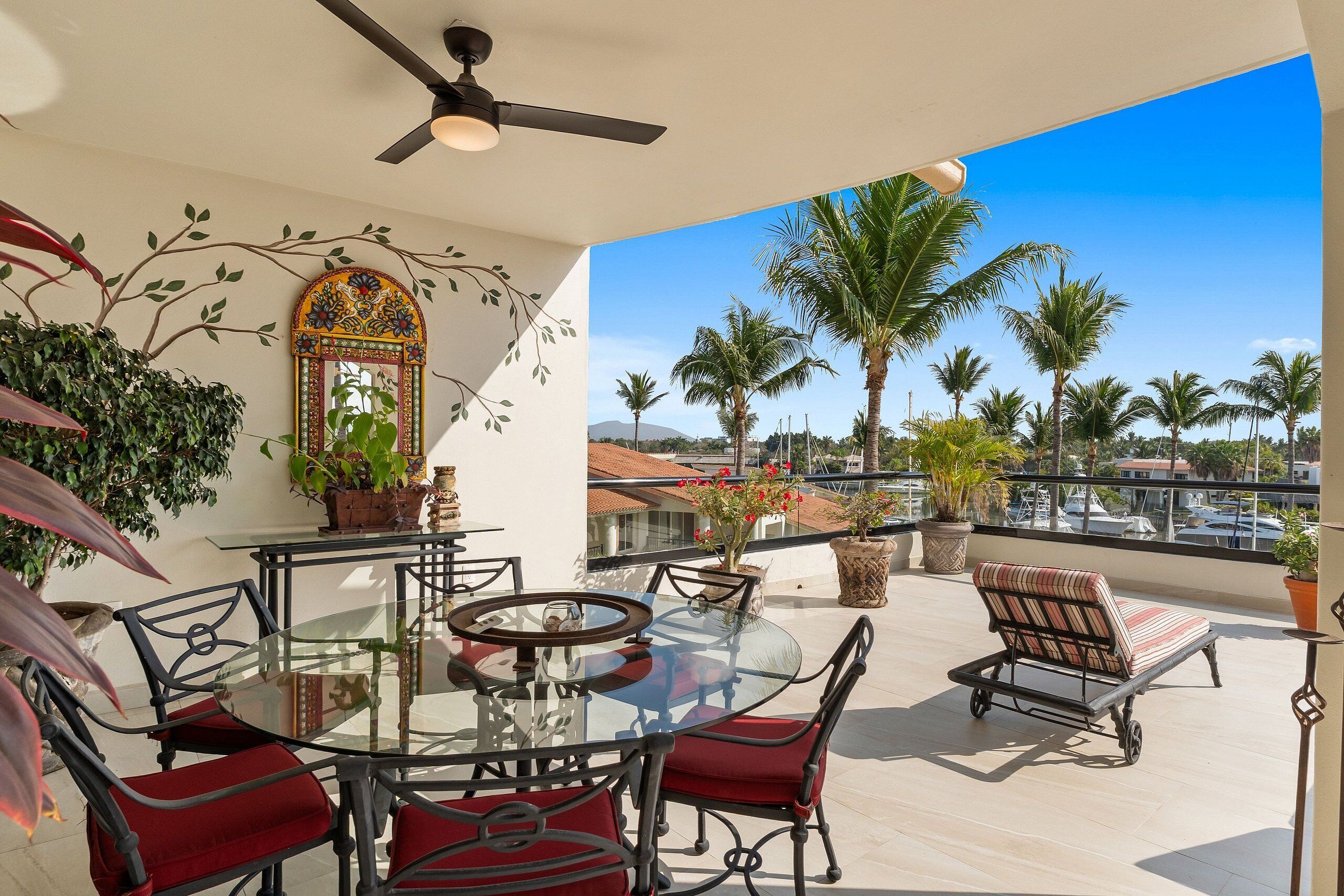 Apartment | Outdoor dining
