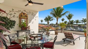 Apartment | Outdoor dining