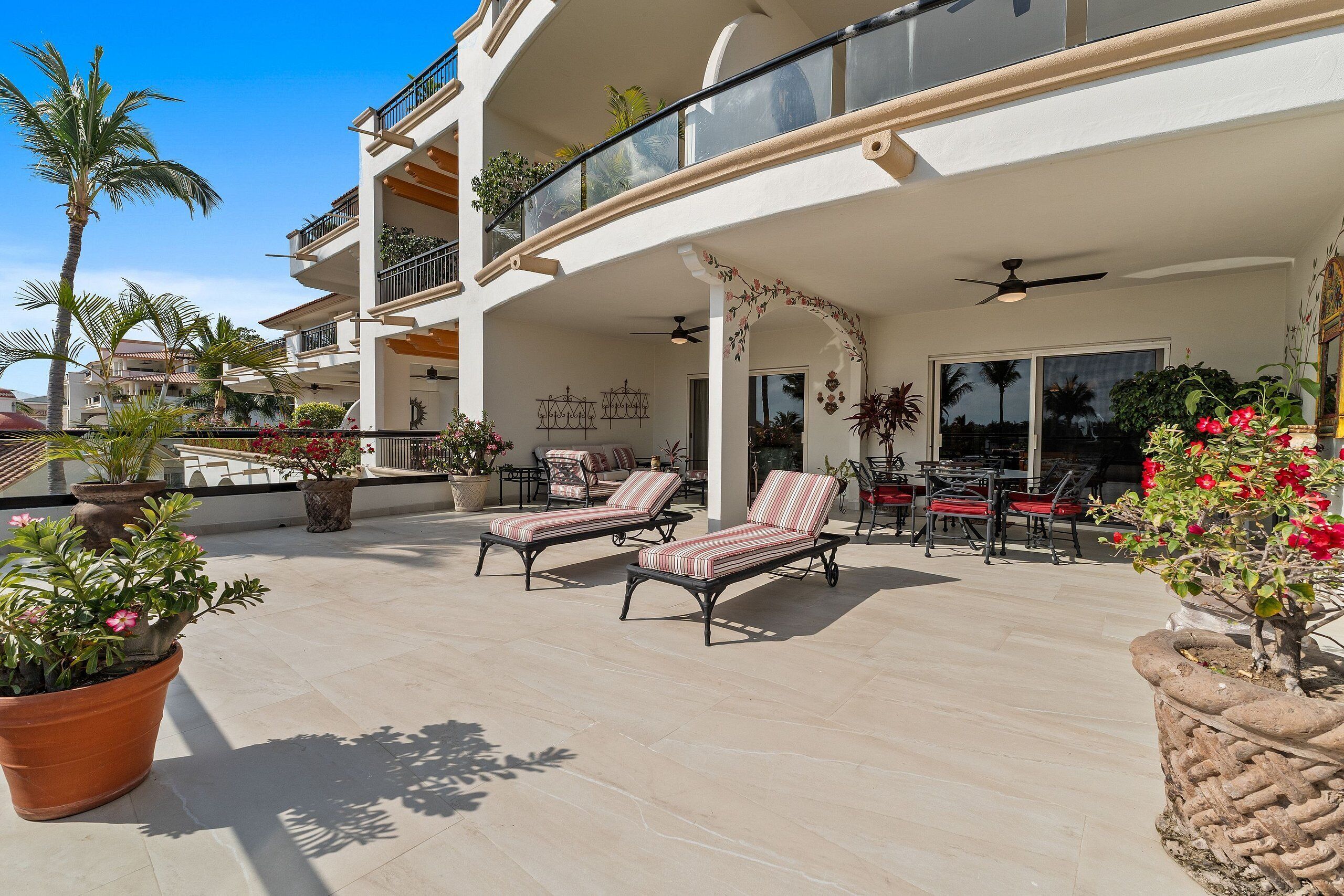 Apartment | Outdoor dining