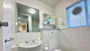 Bathroom - City Towers Apartments  (Auckland)