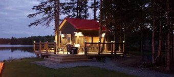 Cozy Lakeside Cottage