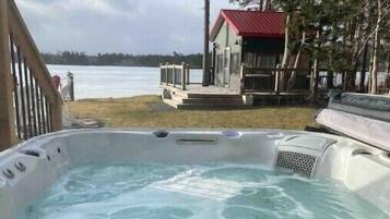 Bain à remous extérieur