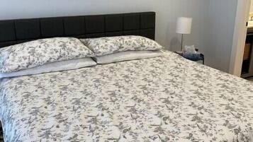3 chambres, fer et planche à repasser, Wi-Fi, draps fournis