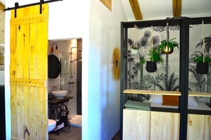 1 bedroom, in-room safe, iron/ironing board, free WiFi