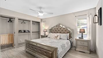 4 chambres, bureau, fer et planche Ă repasser, lit parapluie