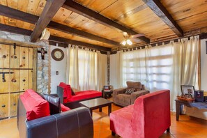 Kabin Superior | Ruang keluarga | Televisi layar datar 30-inci dengan saluran TV digital dan TV