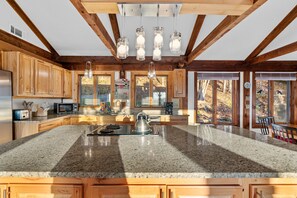 Fridge, microwave, oven, stovetop - Big Mountain Vista Home in Asheville - Pets welcome! (Asheville)