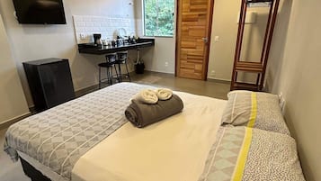 1 quarto, acesso à internet, roupa de cama