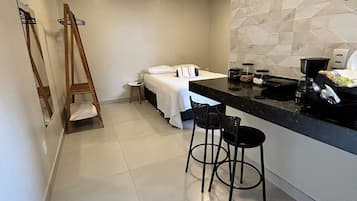 1 bedroom, internet, bed sheets