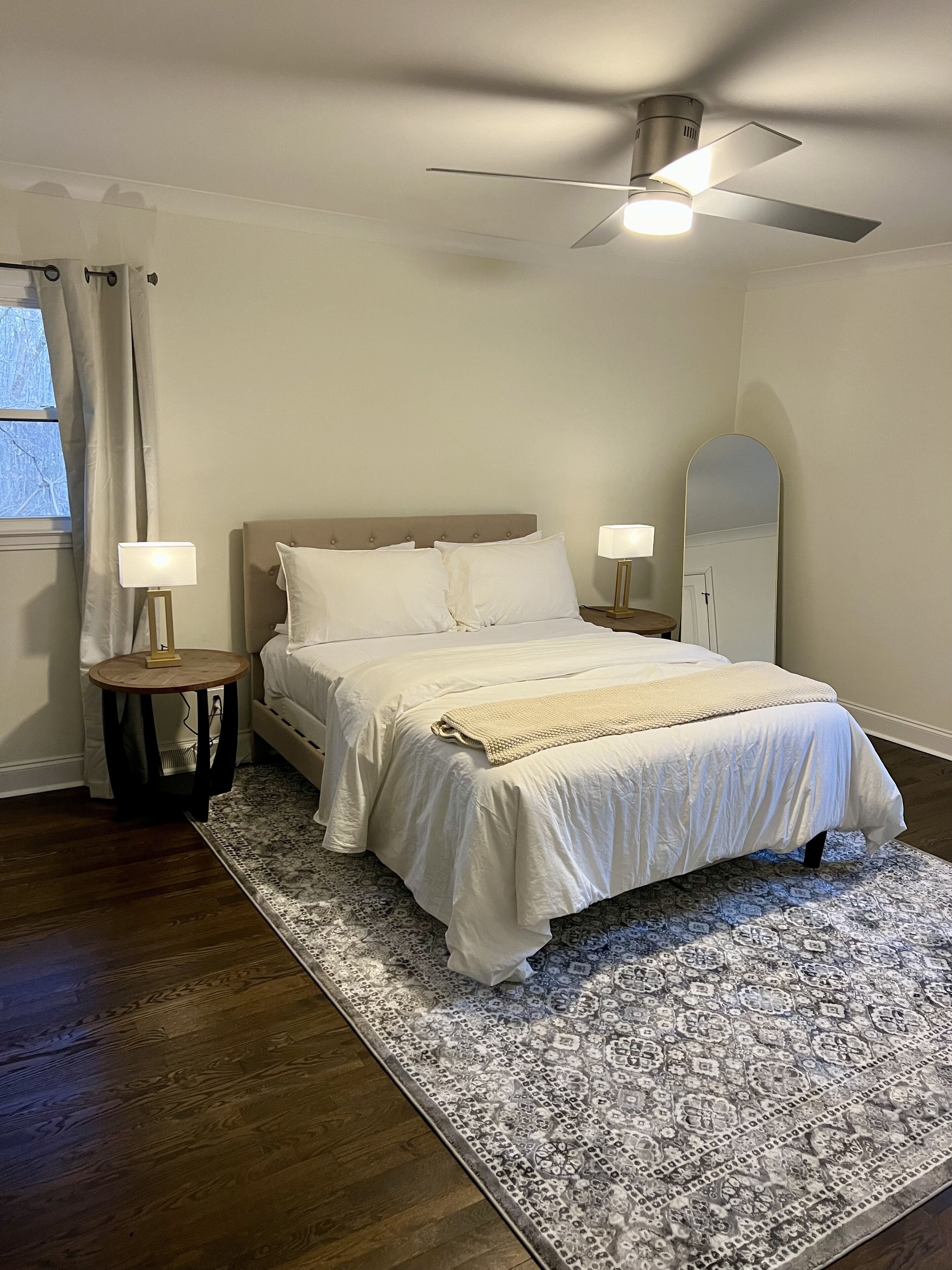 3 chambres, fer et planche à repasser, Wi-Fi, draps fournis