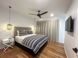 Iron/ironing board, bed sheets