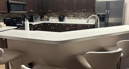 Cozy 3-bedroom in Golf & Gated Community- private pool and firepit