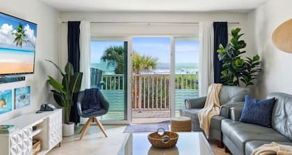 2BD/2BA Cocoa Beach Oceanfront + POOL & ALL of Downtown!