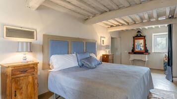 8 camere, ferro/asse da stiro, culla da viaggio, Wi-Fi gratuito