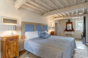 8 chambres, fer et planche à repasser, lit parapluie, Wi-Fi gratuit