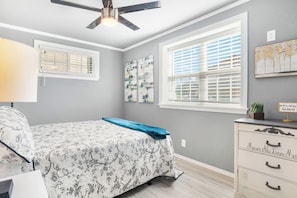 2 bedrooms, iron/ironing board, WiFi, bed sheets - Salt Block - French Serenity 3 | Rustic Elegance (Bandera)