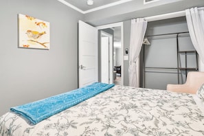 2 bedrooms, iron/ironing board, WiFi, bed sheets - Salt Block - French Serenity 3 | Rustic Elegance (Bandera)
