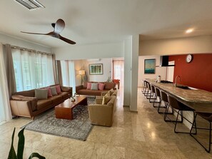 TV, fireplace - Two attached Villas 14 bedrooms, 12 bathrooms for a total of 28 guests !!! (Noord)