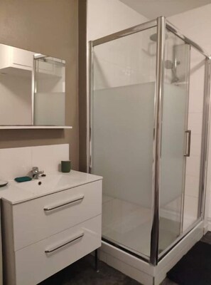 Hair dryer, towels, soap, toilet paper - Au Cœur du Quartier St Vincent de Paul, Le Havre (Le Havre)