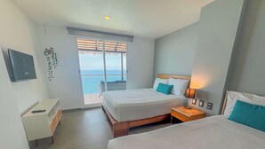 A hotel room with two beds, a TV, a desk, and a balcony with a view of the sea. - Magical sunsets, king bed, and pro service B403 (Acapulco de Juárez)