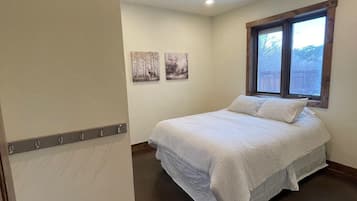 3 bedrooms, free WiFi, bed sheets