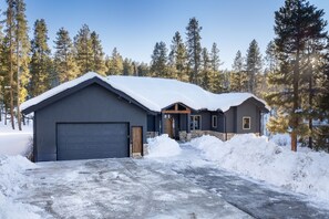 Exterior - Luxury Mountain Retreat (Fraser)