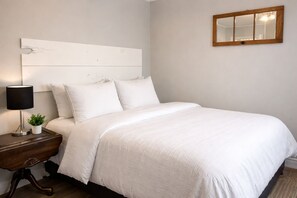3 bedrooms, desk, iron/ironing board, travel cot