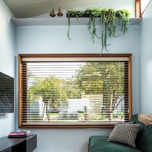 1 habitación, cortinas blackout y sistema de insonorización