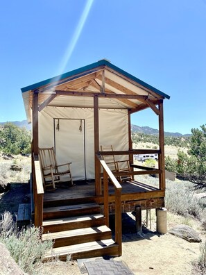Property grounds - You don’t have to be a nature aficionado to enjoy glamping! Make memories in the great outdoors. Sleeps 2 in queen bed. Site includes a picnic table and outdoor fire pit. (Buena Vista)
