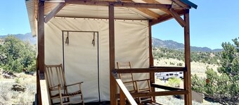 You don’t have to be a nature aficionado to enjoy glamping! Make memories in the great outdoors. Sleeps 2 in queen bed. Site includes a picnic table and outdoor fire pit.