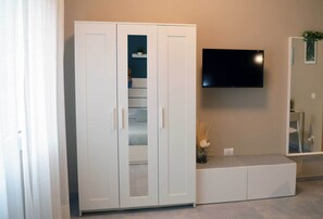 1 habitación, tabla de planchar con plancha y wifi 