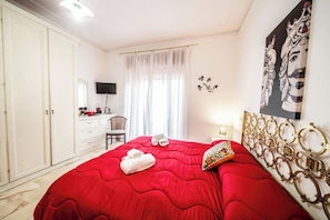 Quarto luxo, vista para a cidade | 1 quarto, frigobar, cofres nos quartos, individualmente decorados