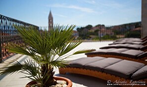 Terrace/patio - Authentic stone house with harbor & sea views and rooftop jaccuzzi (Supetar)