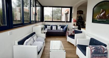 Maison familiale proche mer , pour 8 personnes