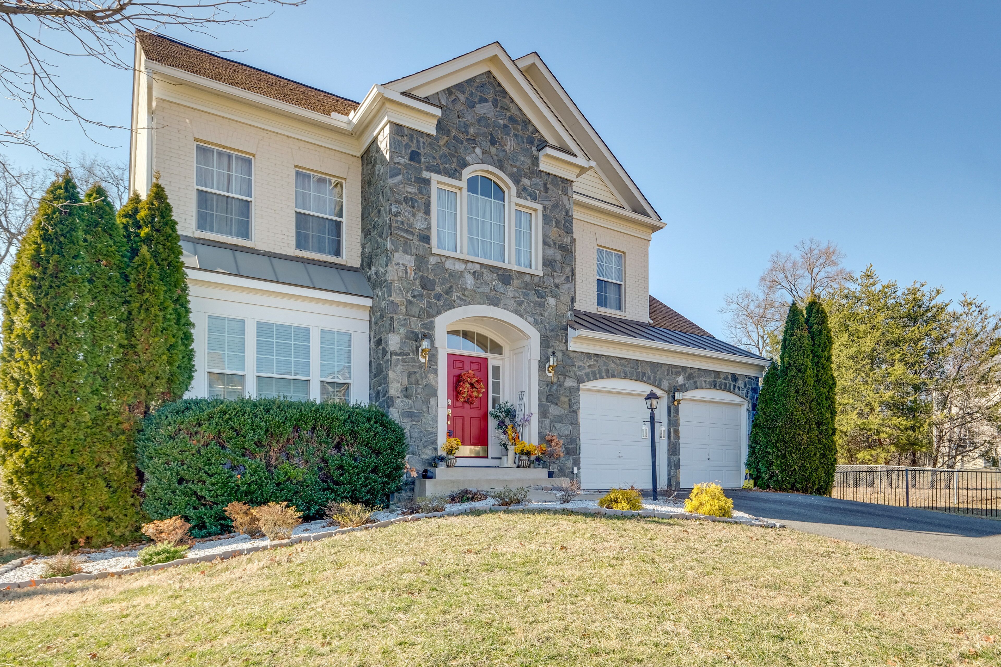 Spacious Woodbridge Home Near Leesylvania Park!