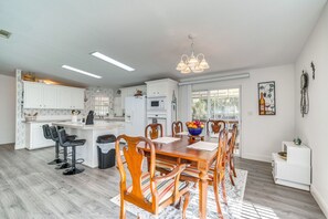 Dining - Waterfront Weeki Wachee Home w/ Fire Pit! (Spring Hill)