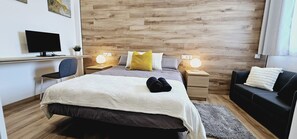 3 slaapkamers, een strijkplank/strijkijzer, gratis wifi, beddengoed