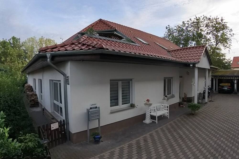 Vacation rental 1 accommodates a max. of 6 people