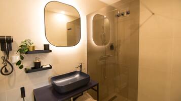 City-Apartment | Badezimmer | Dusche, Regendusche