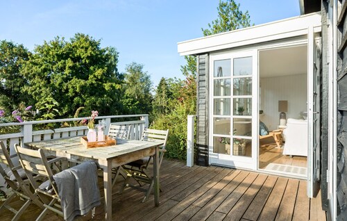 3 bedroom awesome home in Hornbæk